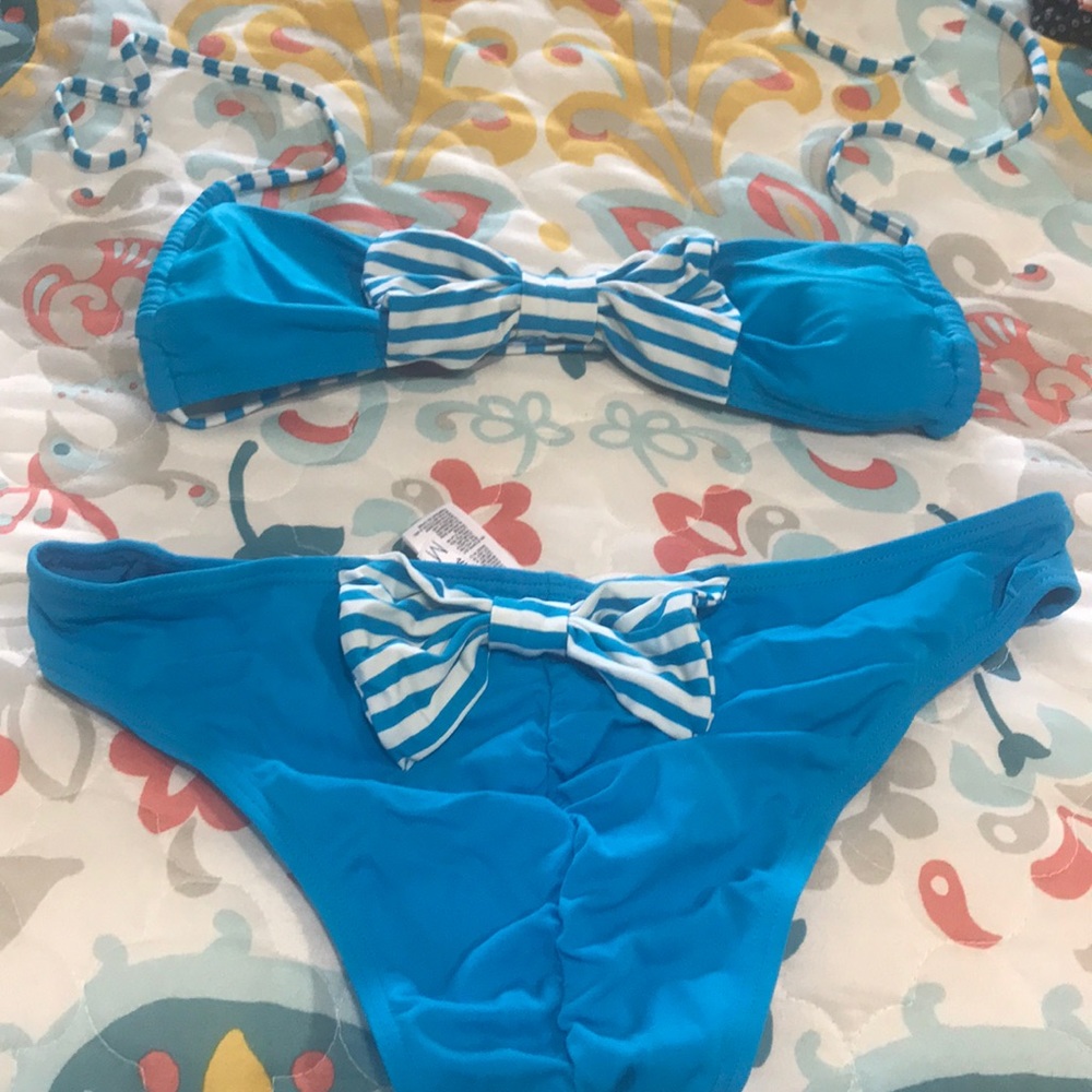 Adorable blue bow bikini!